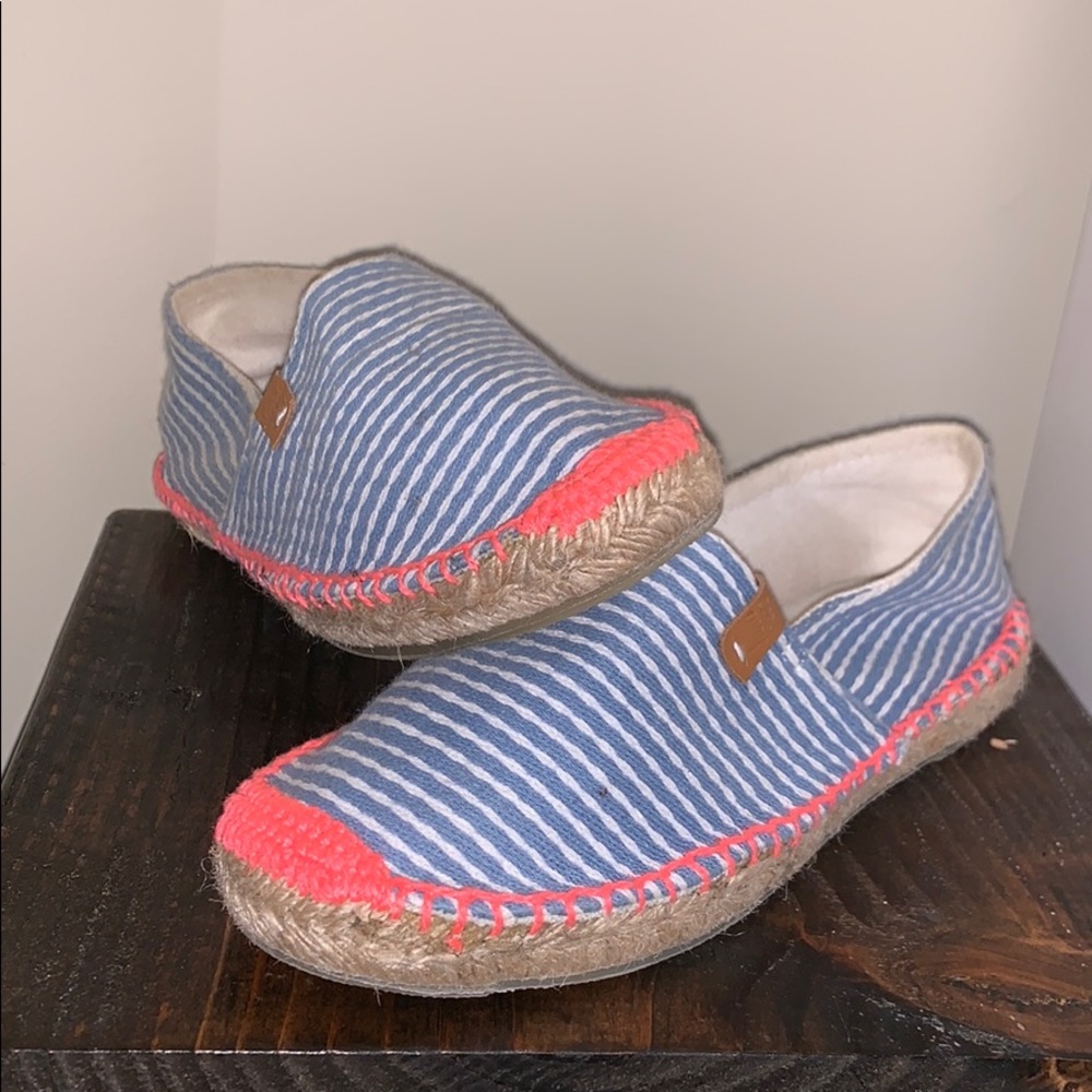 Coolway Espadrille. Blue, white and hot pink.